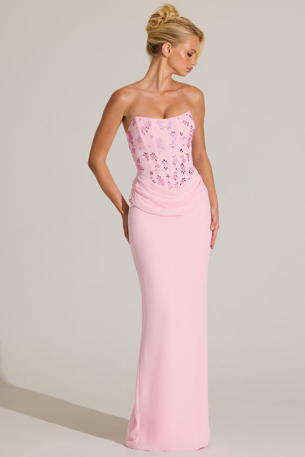 « Nuage Couture » — Robe Longue Corset Orné, Rose Poudré