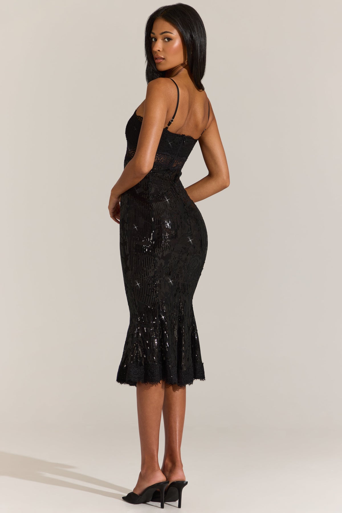 « Sirène Noire » — Robe Midi Bordée de Dentelle, Noir
