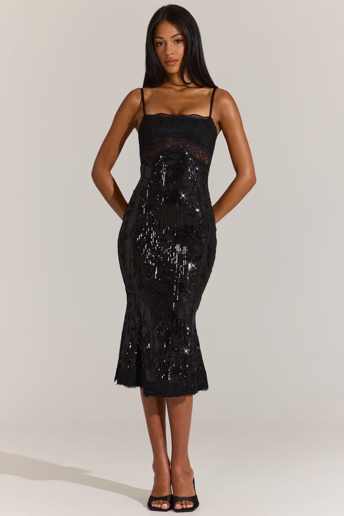 « Sirène Noire » — Robe Midi Bordée de Dentelle, Noir