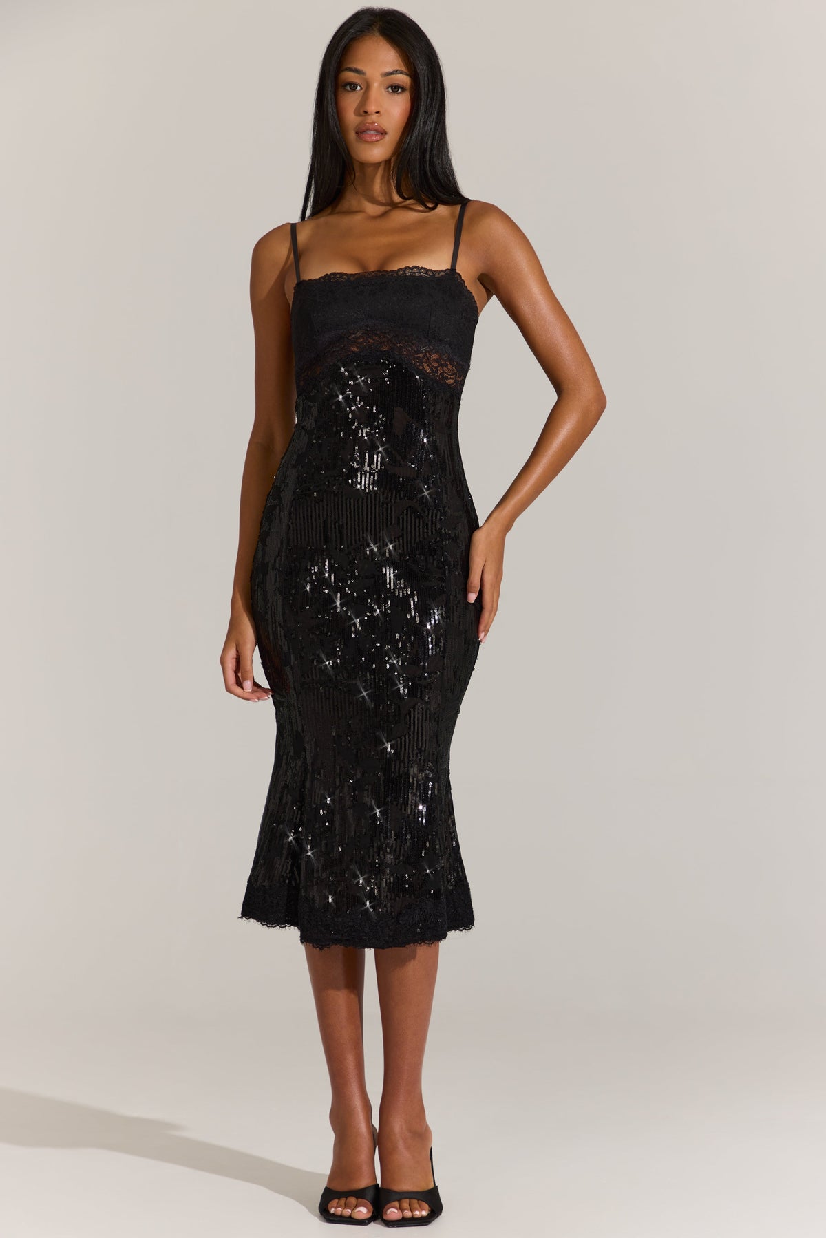« Sirène Noire » — Robe Midi Bordée de Dentelle, Noir