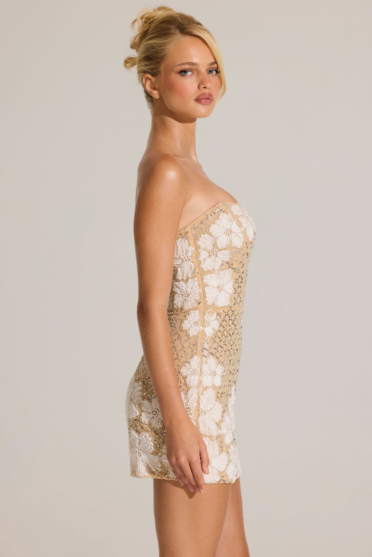 « Jardin d’Or » — Robe Courte Bandeau Brodée, Or
