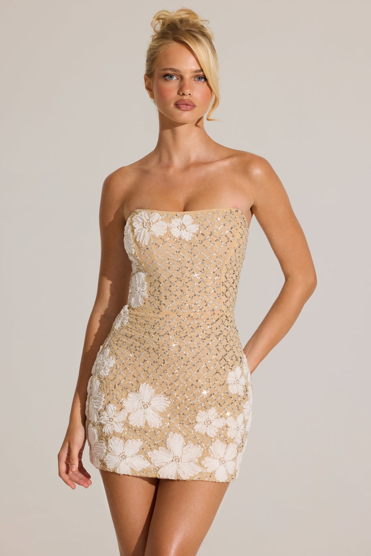 « Jardin d’Or » — Robe Courte Bandeau Brodée, Or