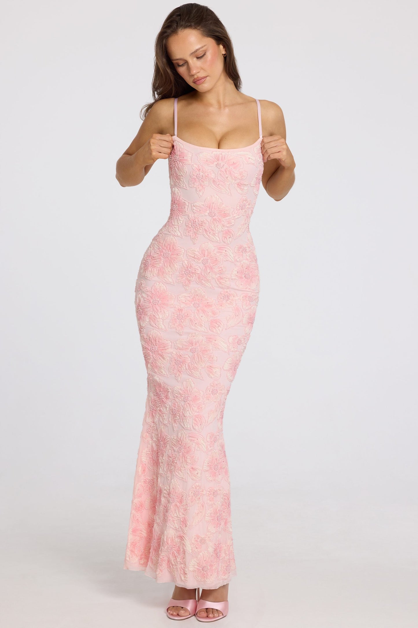 « Opale » — Robe Longue Sculptante Perlée, Rose Ombré