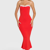 Robe longue rouge à dentelle et nœud