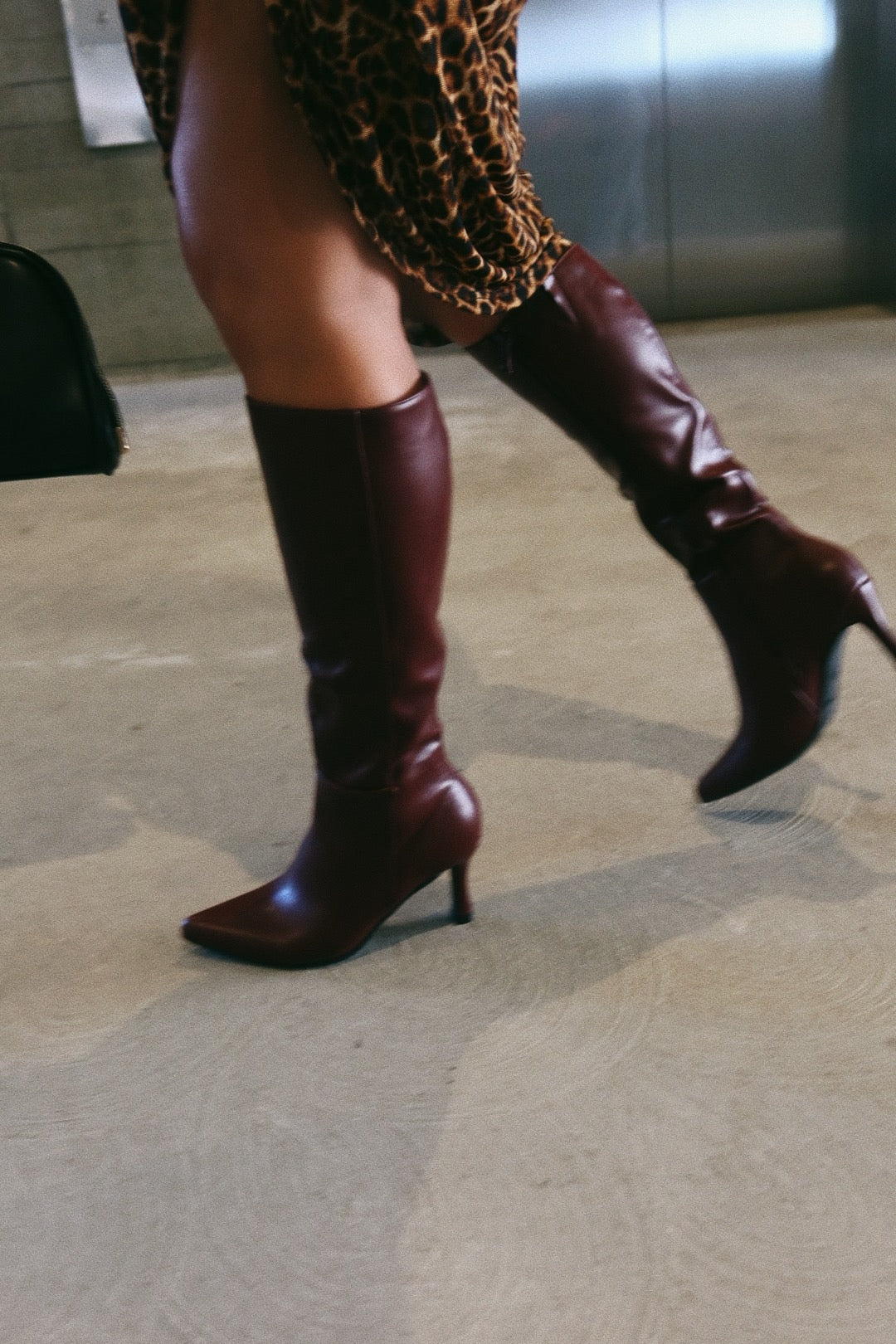 « Rubis d’Automne » — Bottes Hautes à Talon, Bordeaux